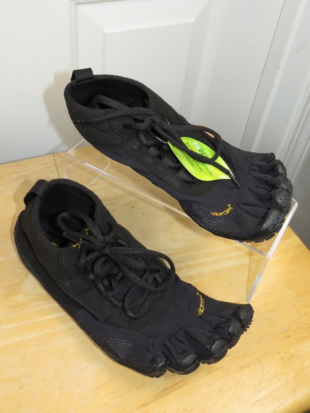 *NEW* Vibram FiveFingers WOMEN V-TREK 19W7401 Black EU Size 38/US Size 7.5-8